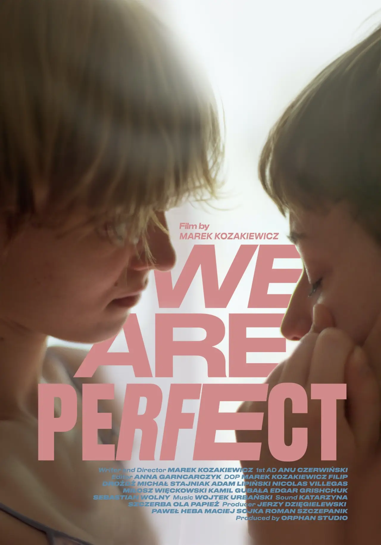 Plakat filmowy "Jesteśmy idealni"