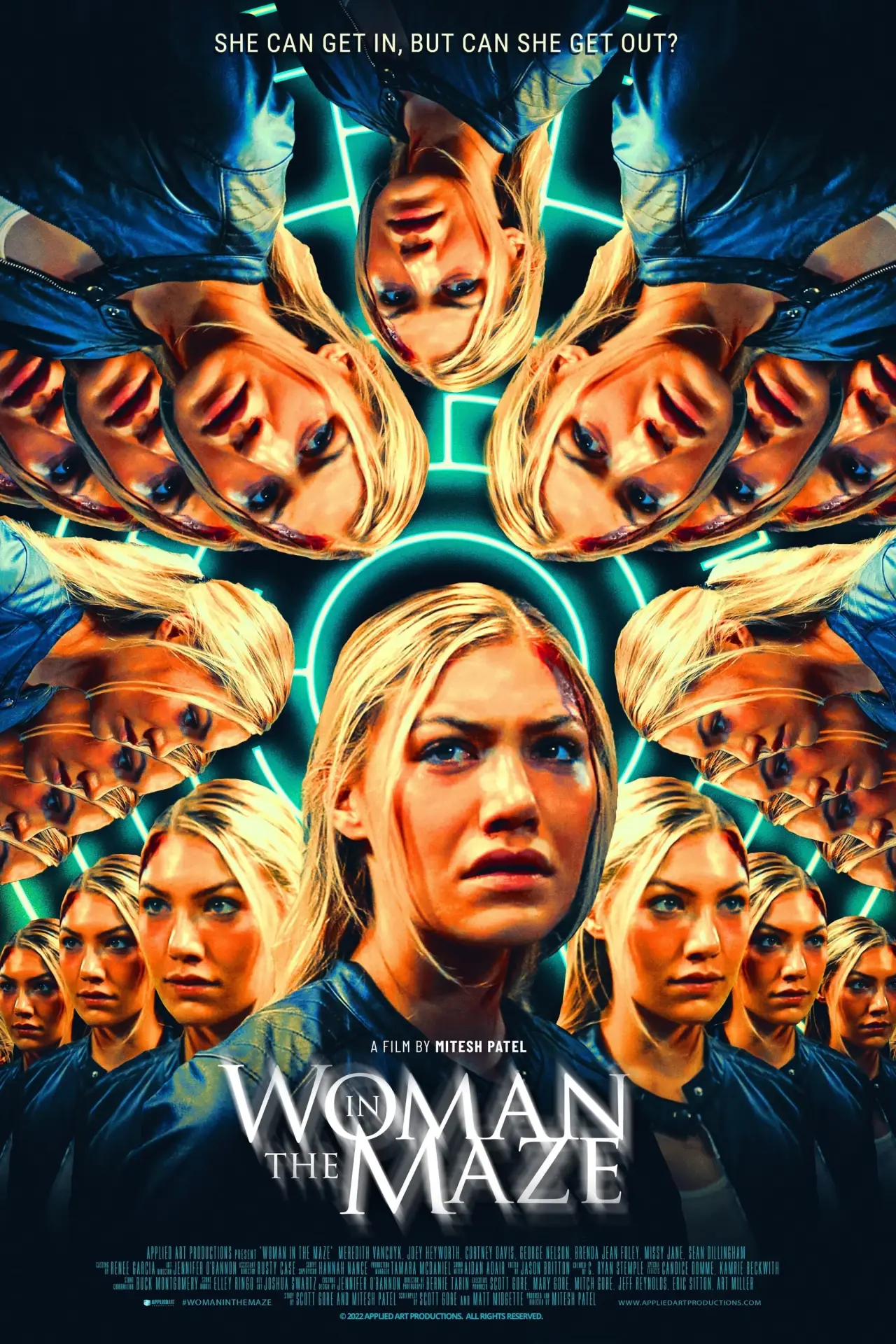 Plakat filmowy "Kobieta w labiryncie"