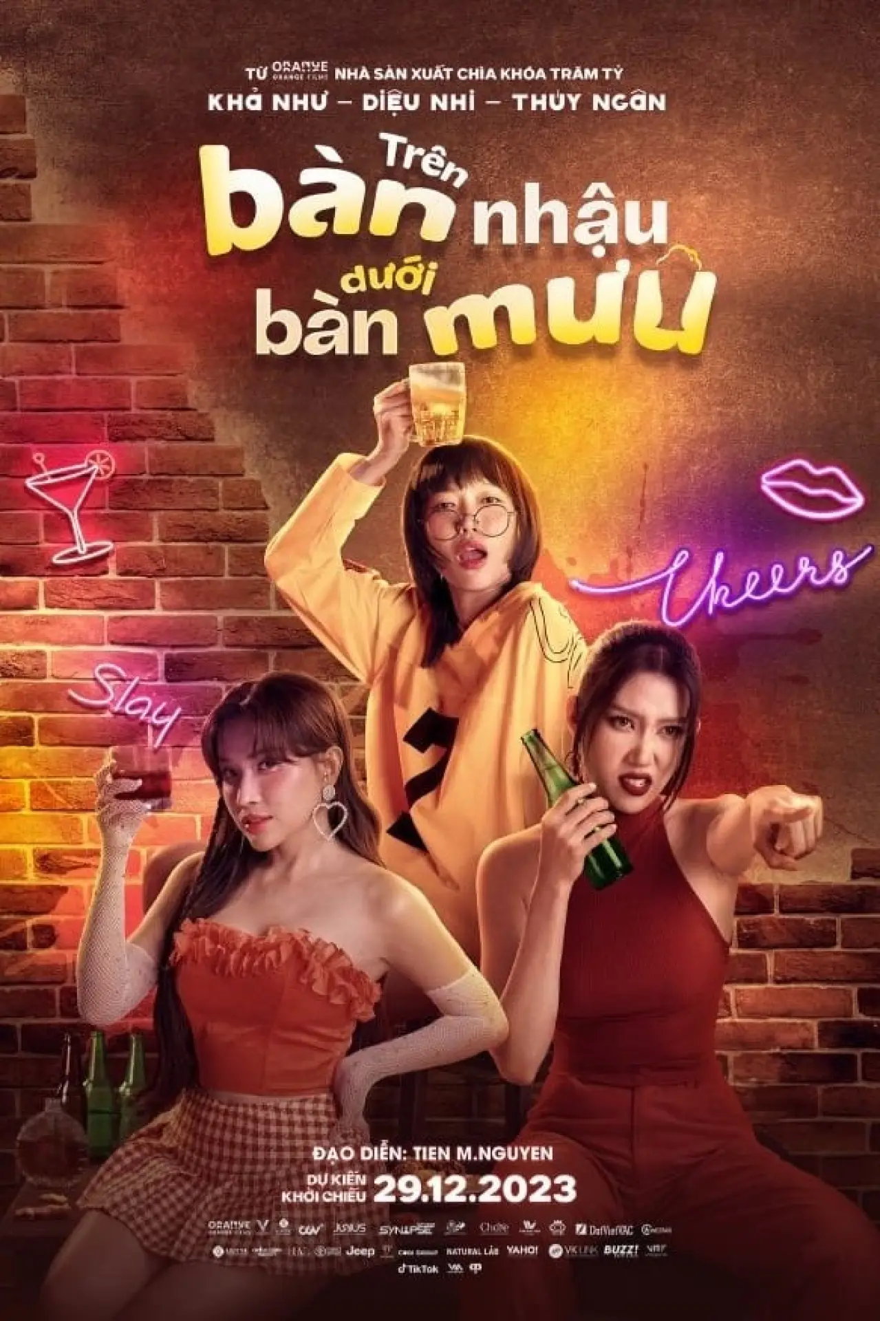 Plakat filmowy "Trên Bàn Nhậu Dưới Bàn Mưu"