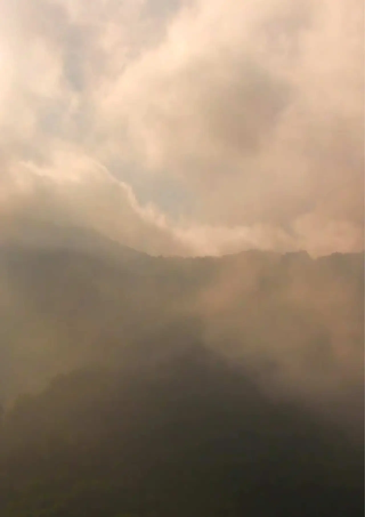 Plakat filmowy "Une petite heure dans les nuages, 2008"