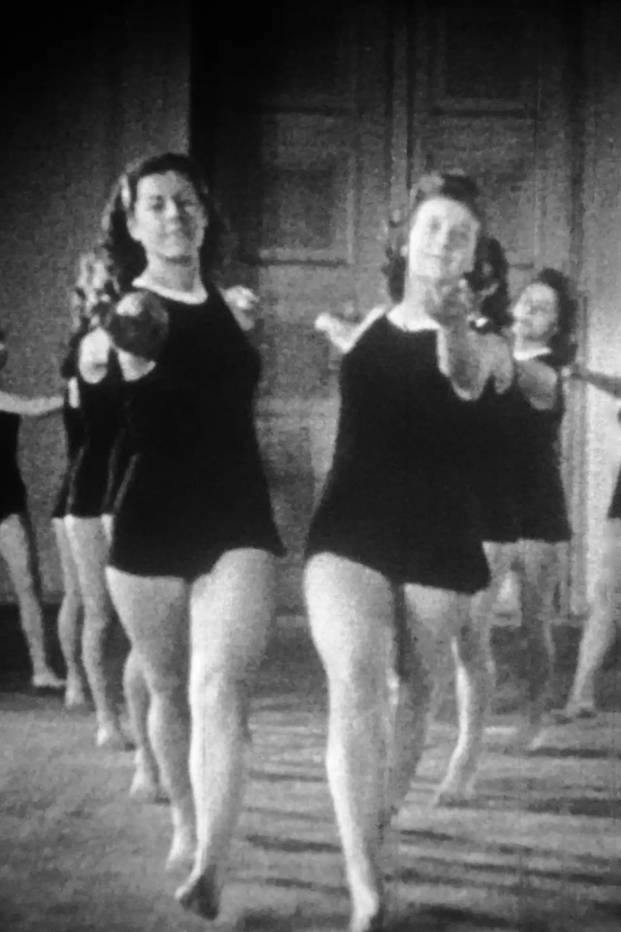 Plakat filmowy "Gymnastische Bewegungsspiele und Mädeltänze"