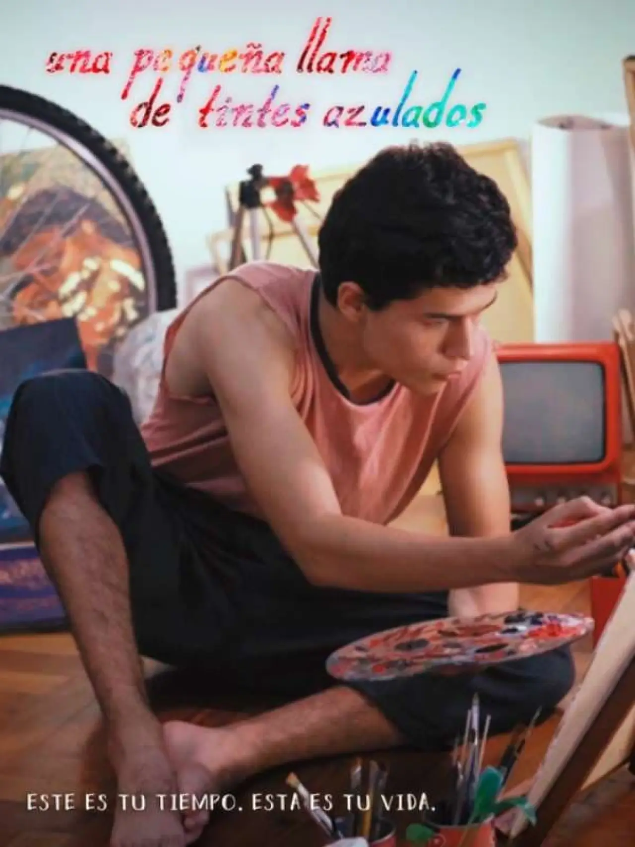 Plakat filmowy "Una pequeña llama de tintes azulados"