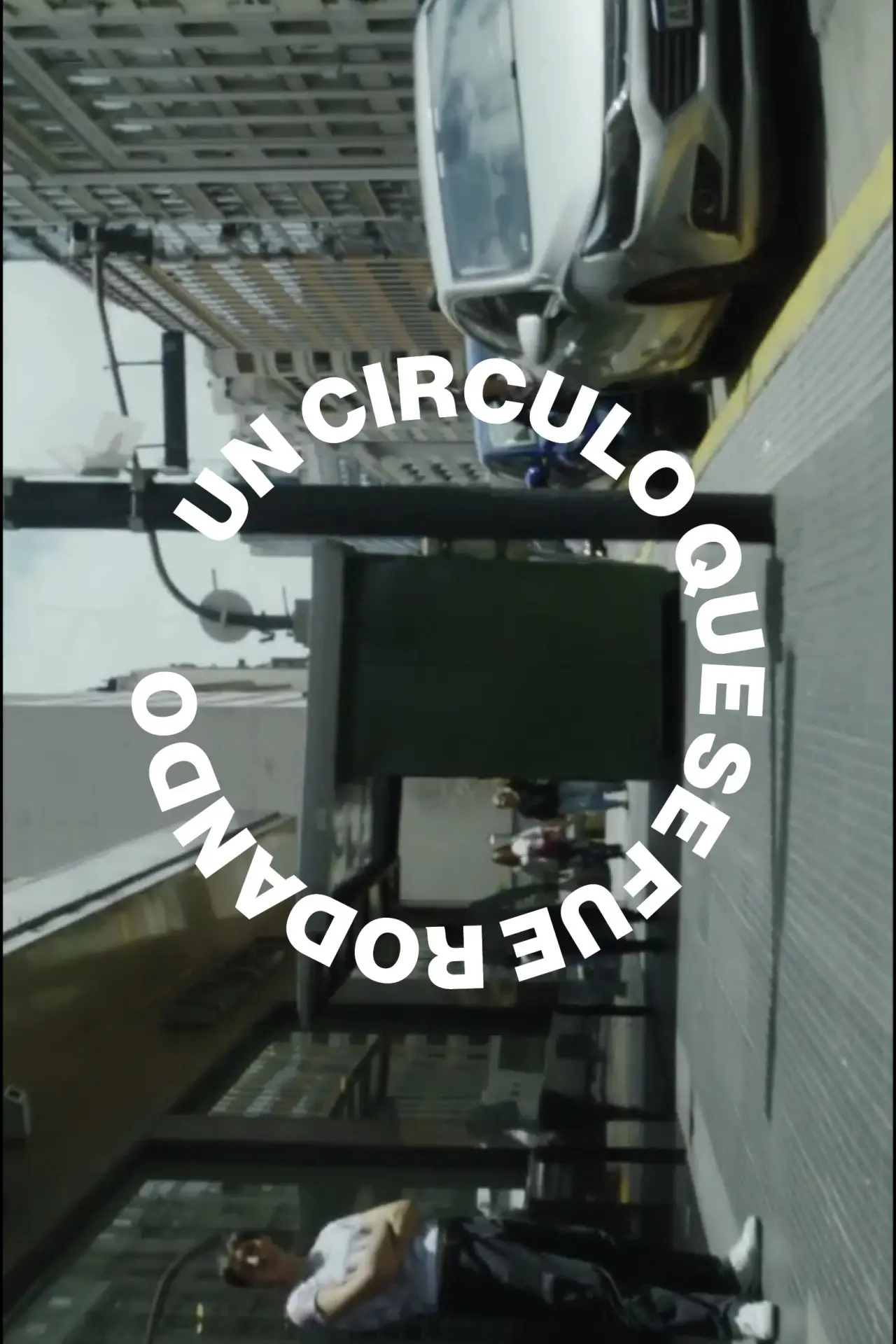 Plakat filmowy "Un circulo que se fue rodando"