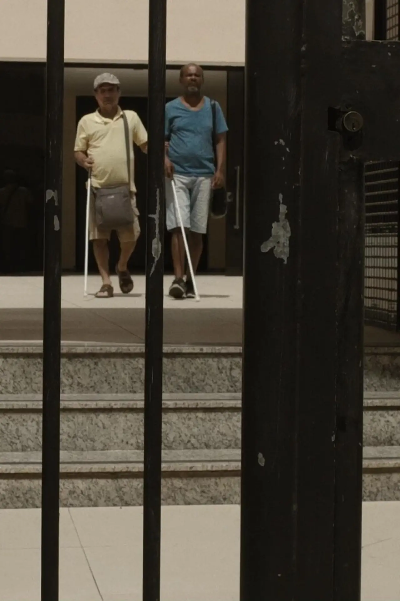 Plakat filmowy "O Amor Não Cabe na Sala"