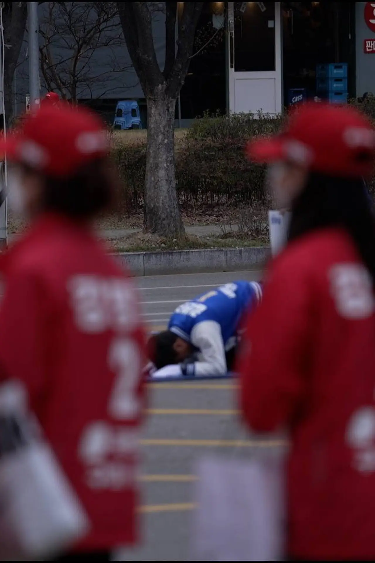 Plakat filmowy "빨간 나라를 보았니?"