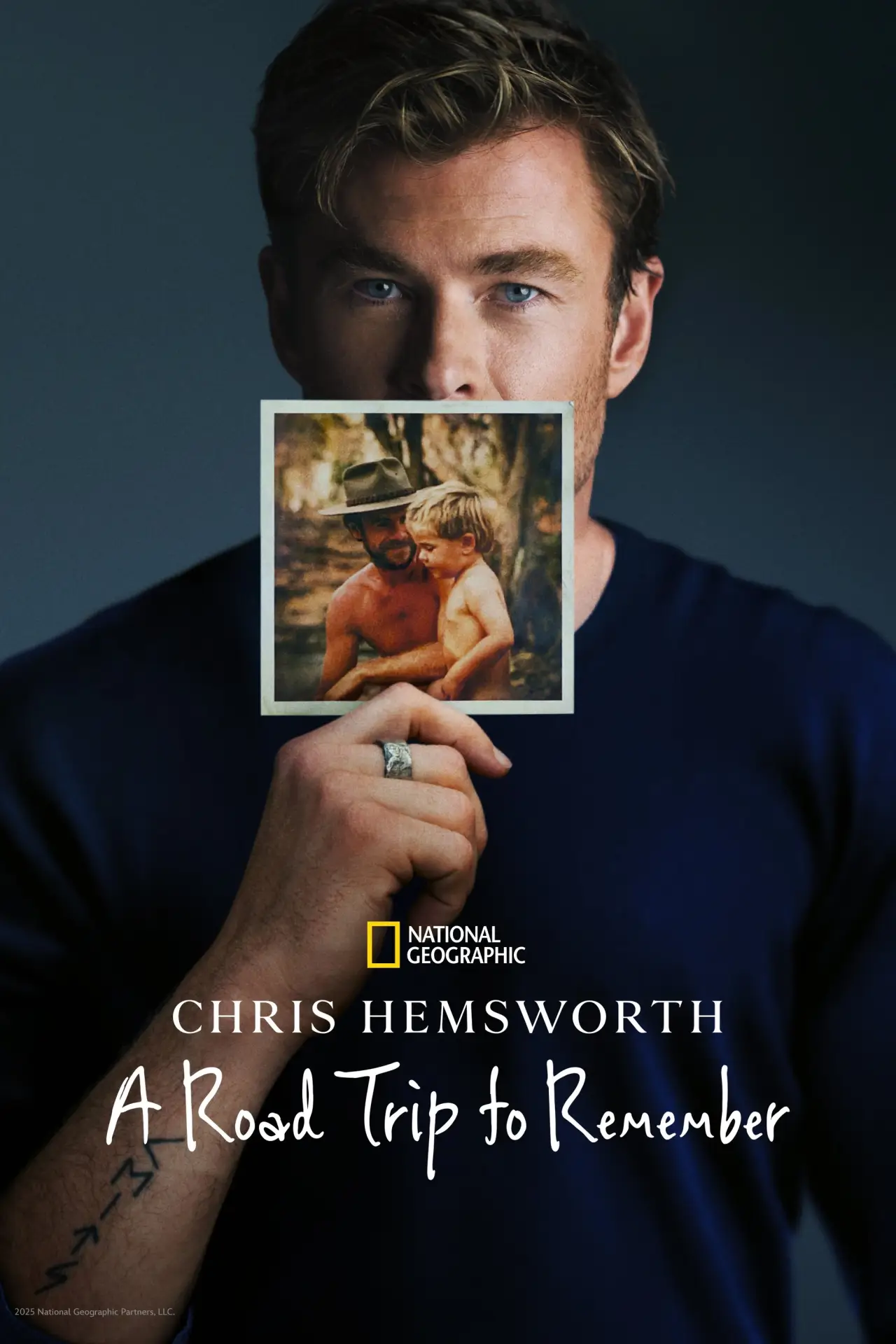Plakat filmowy "Chris Hemsworth: niezapomniana podróż"