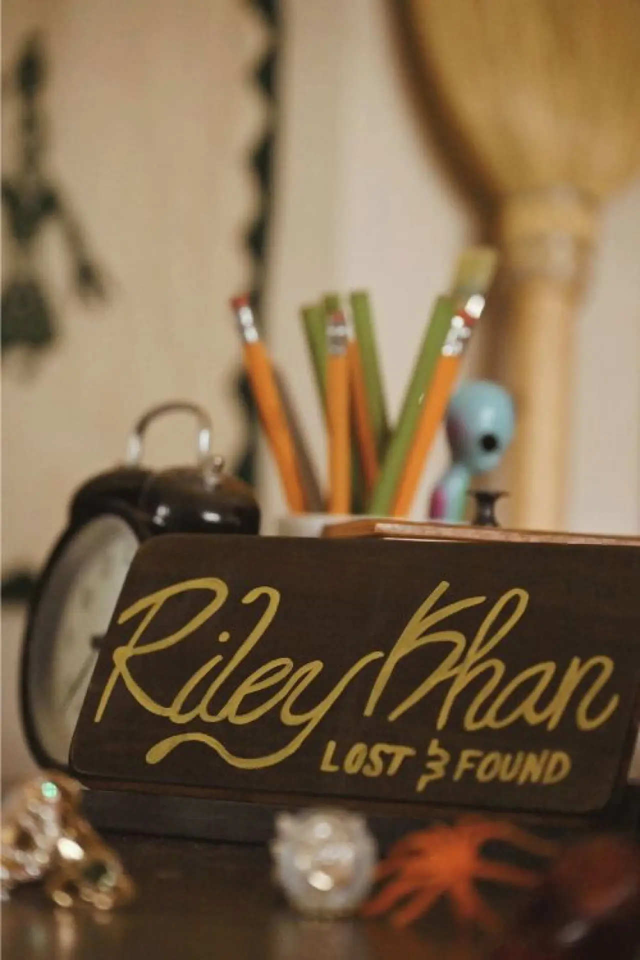 Plakat filmowy "Riley Khan: Lost & Found"