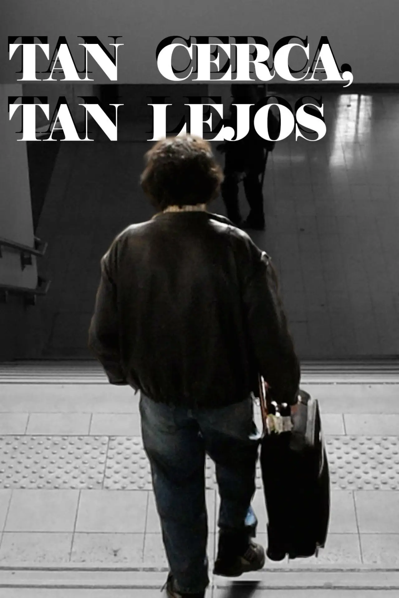 Plakat filmowy "Tan cerca, tan lejos"
