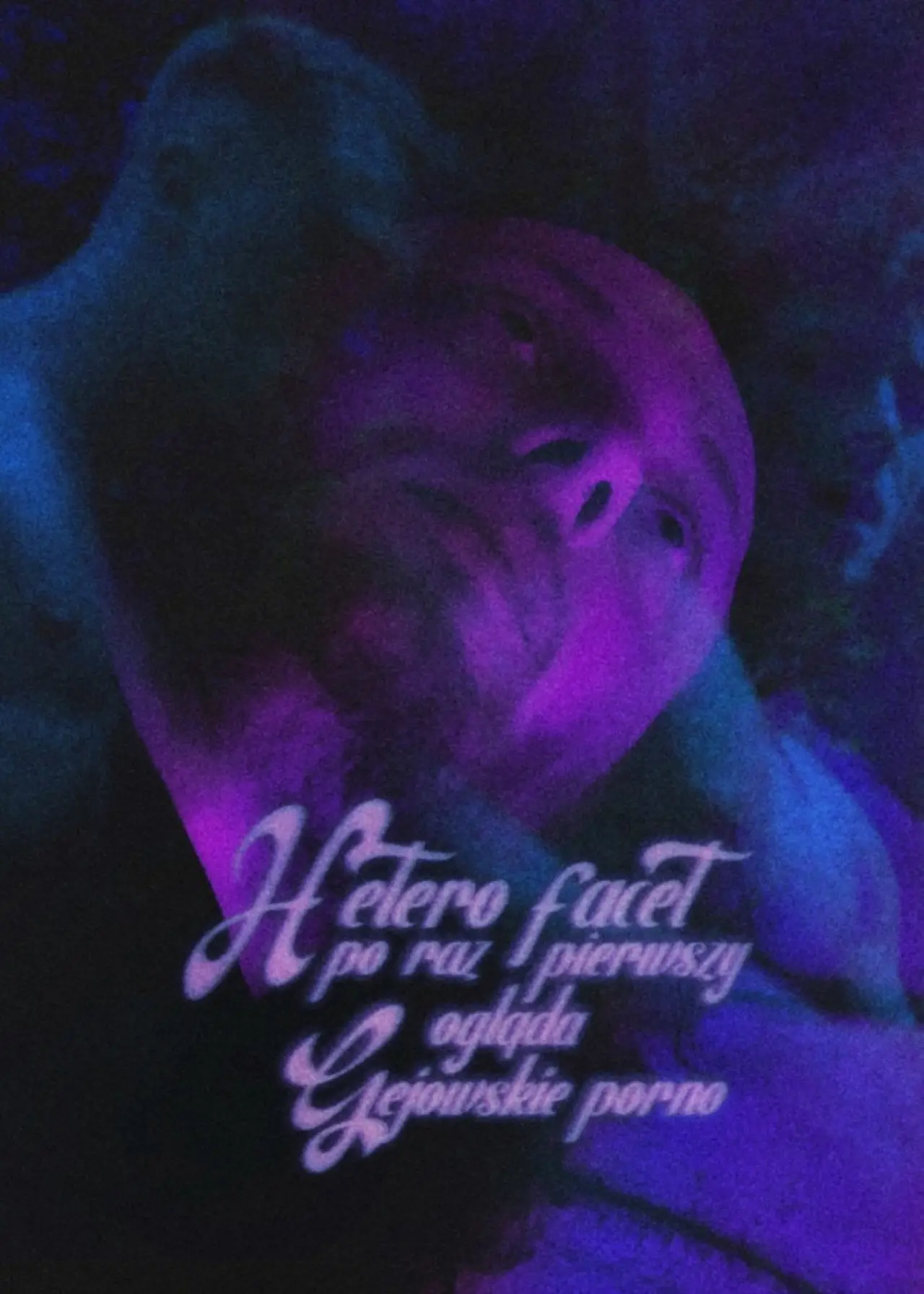 Plakat filmowy "Hetero facet po raz pierwszy ogląda gejowskie porno"