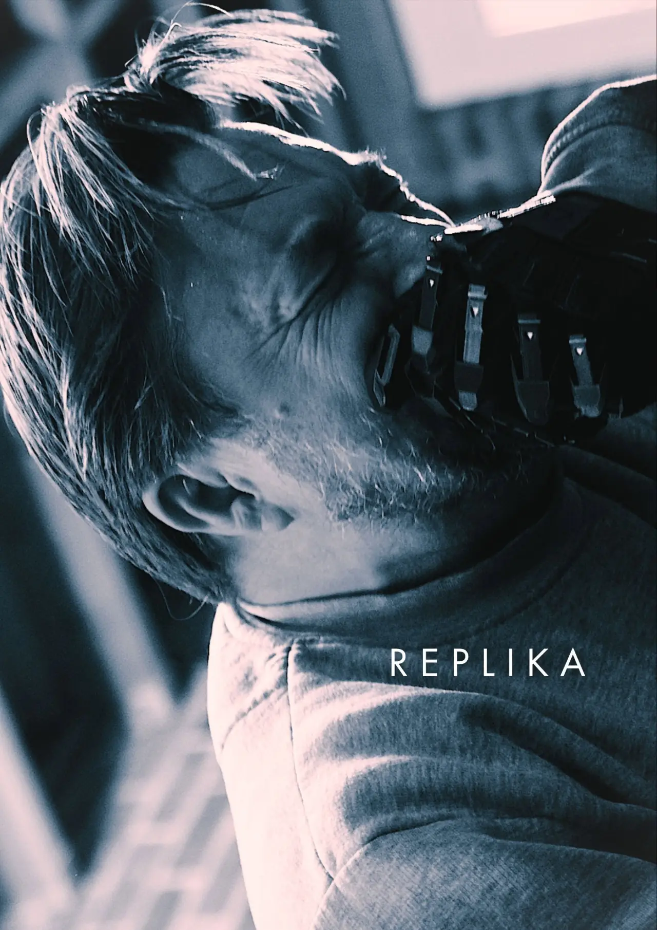Plakat filmowy "Replika"