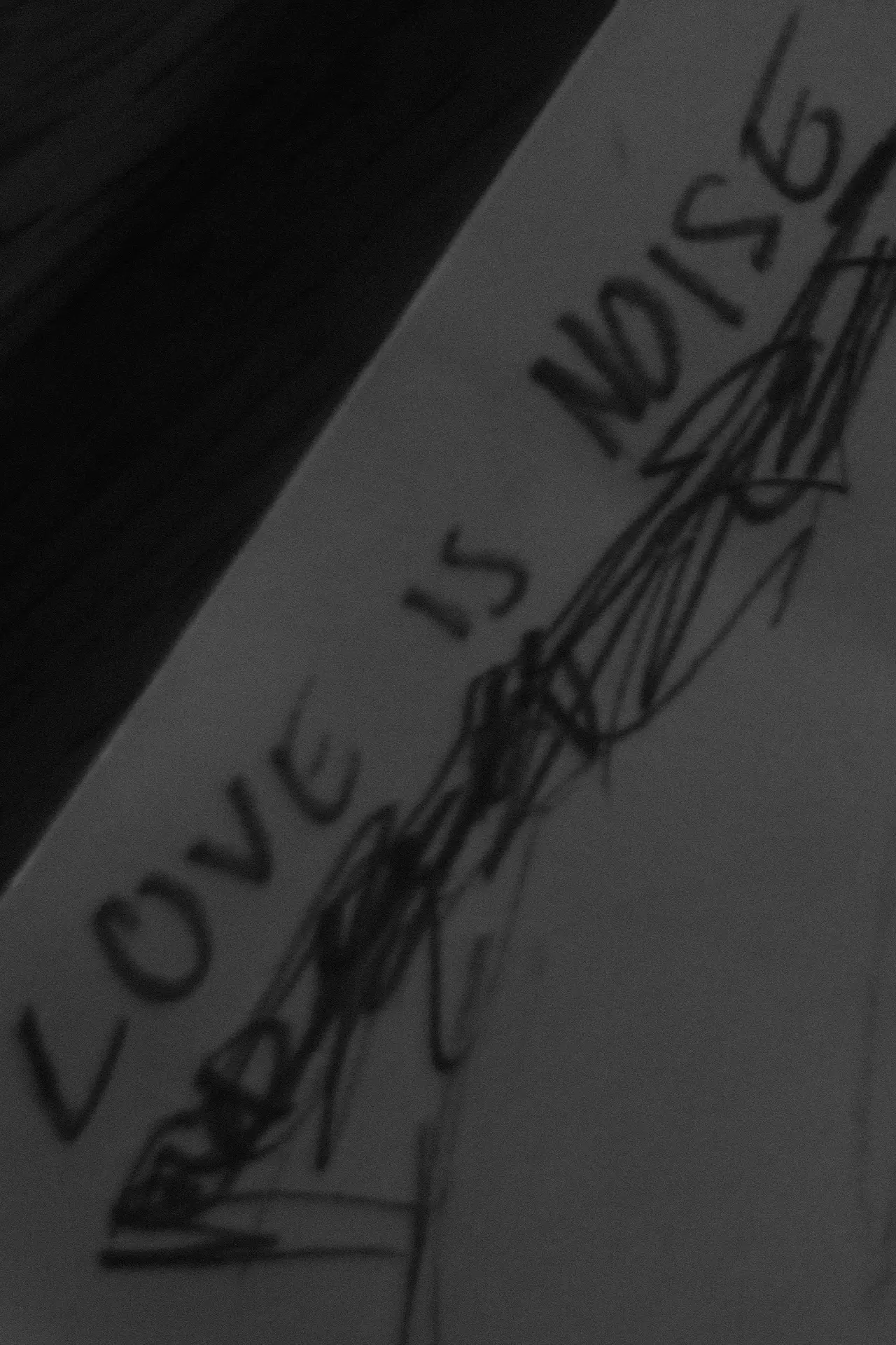 Plakat filmowy "Love is noise"
