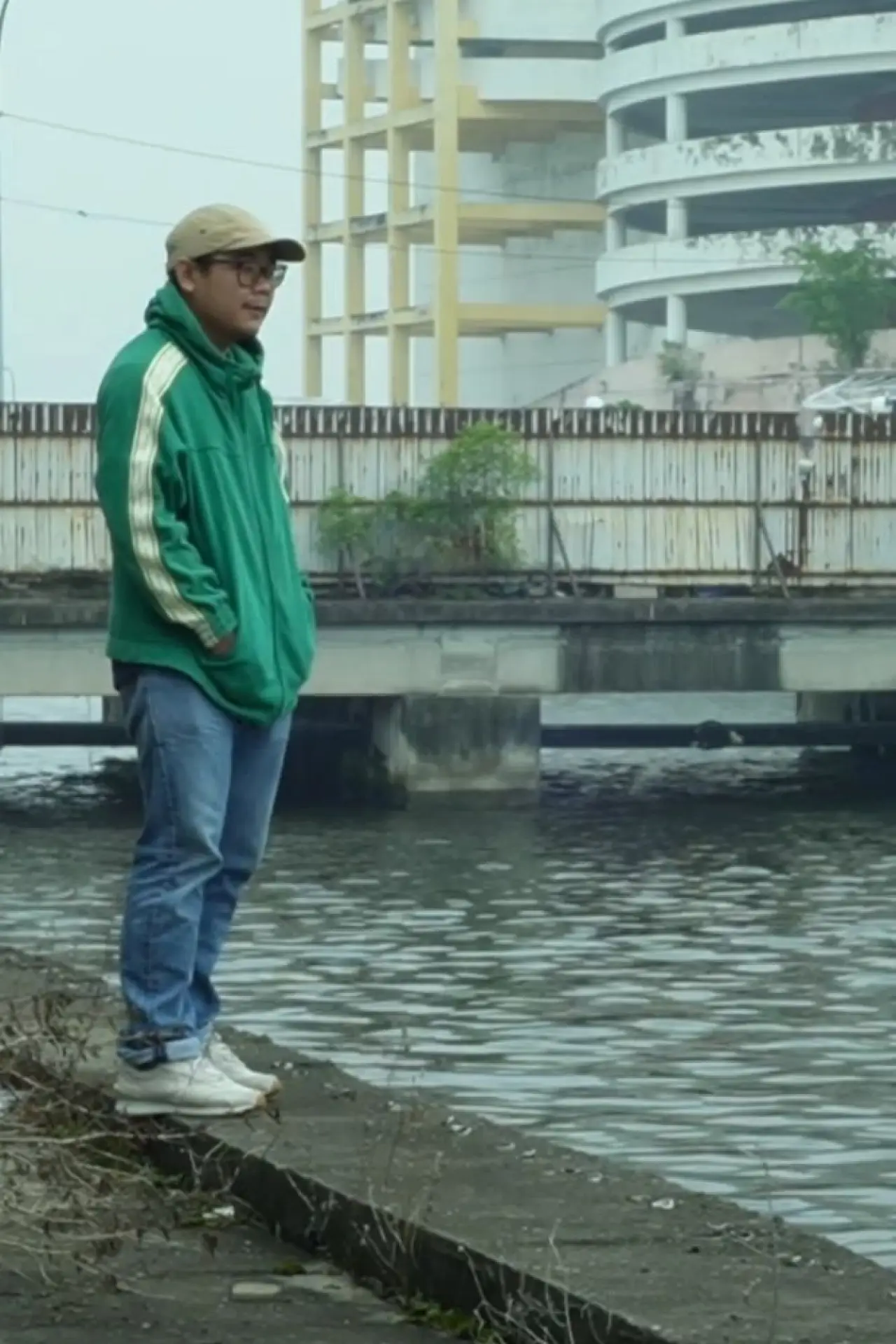 Plakat filmowy "Membatas Bahru"