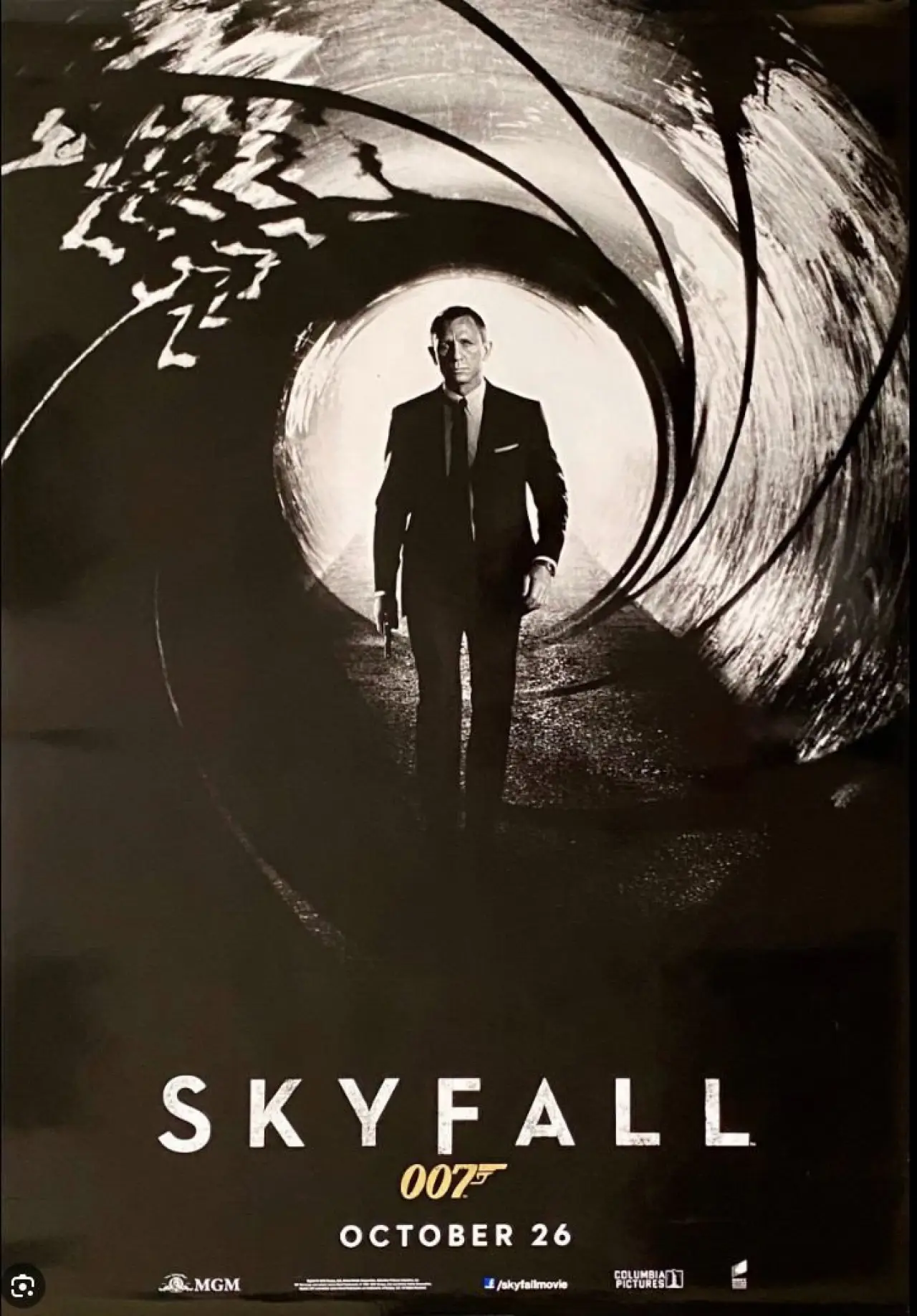 Plakat filmowy "Skyfall - Der moderne Bond"