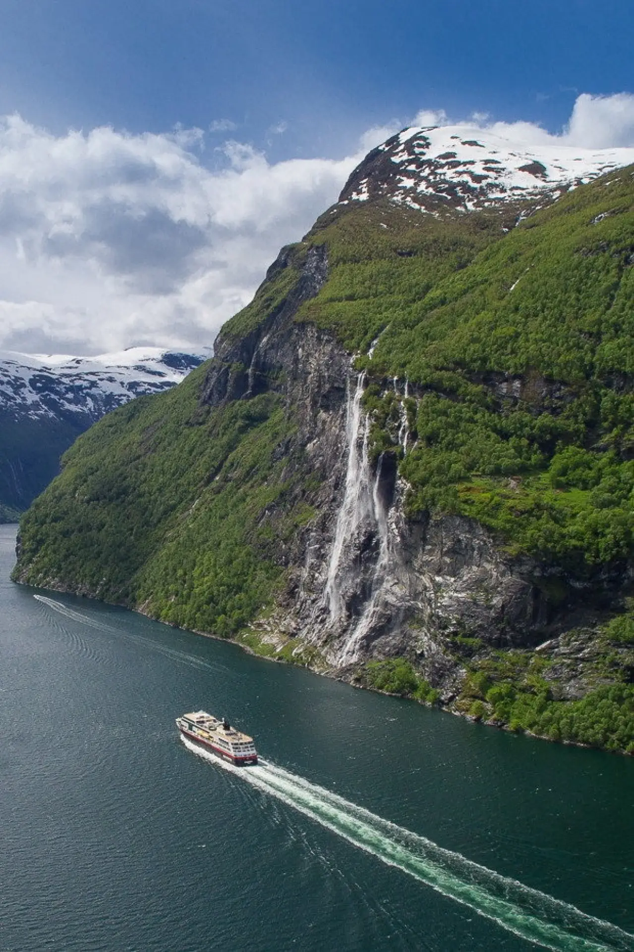 Plakat filmowy "Fjorde, Nordkap und Polarlicht - Norwegens legendäre Hurtigruten"