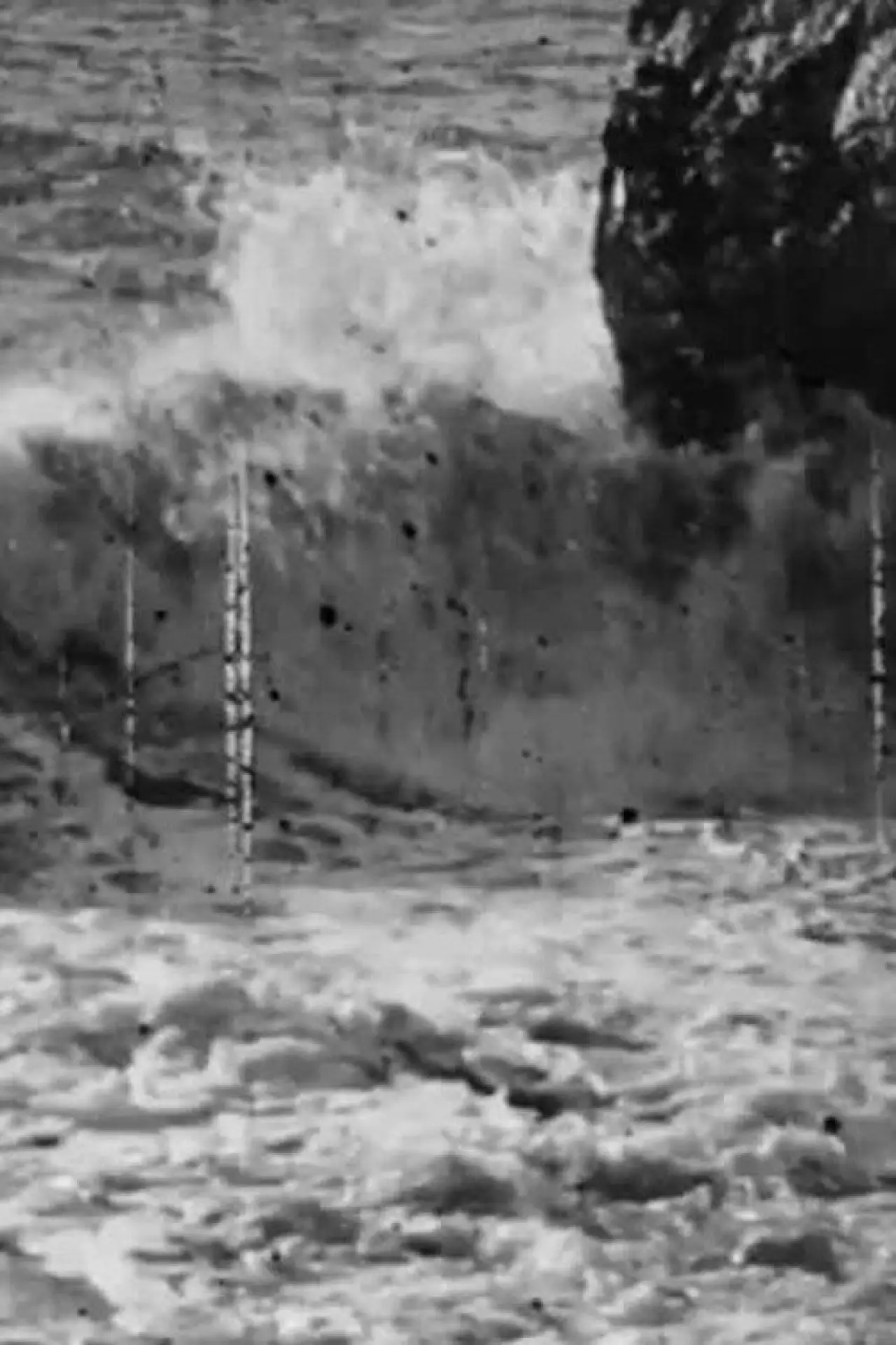 Plakat filmowy "Waves Breaking"