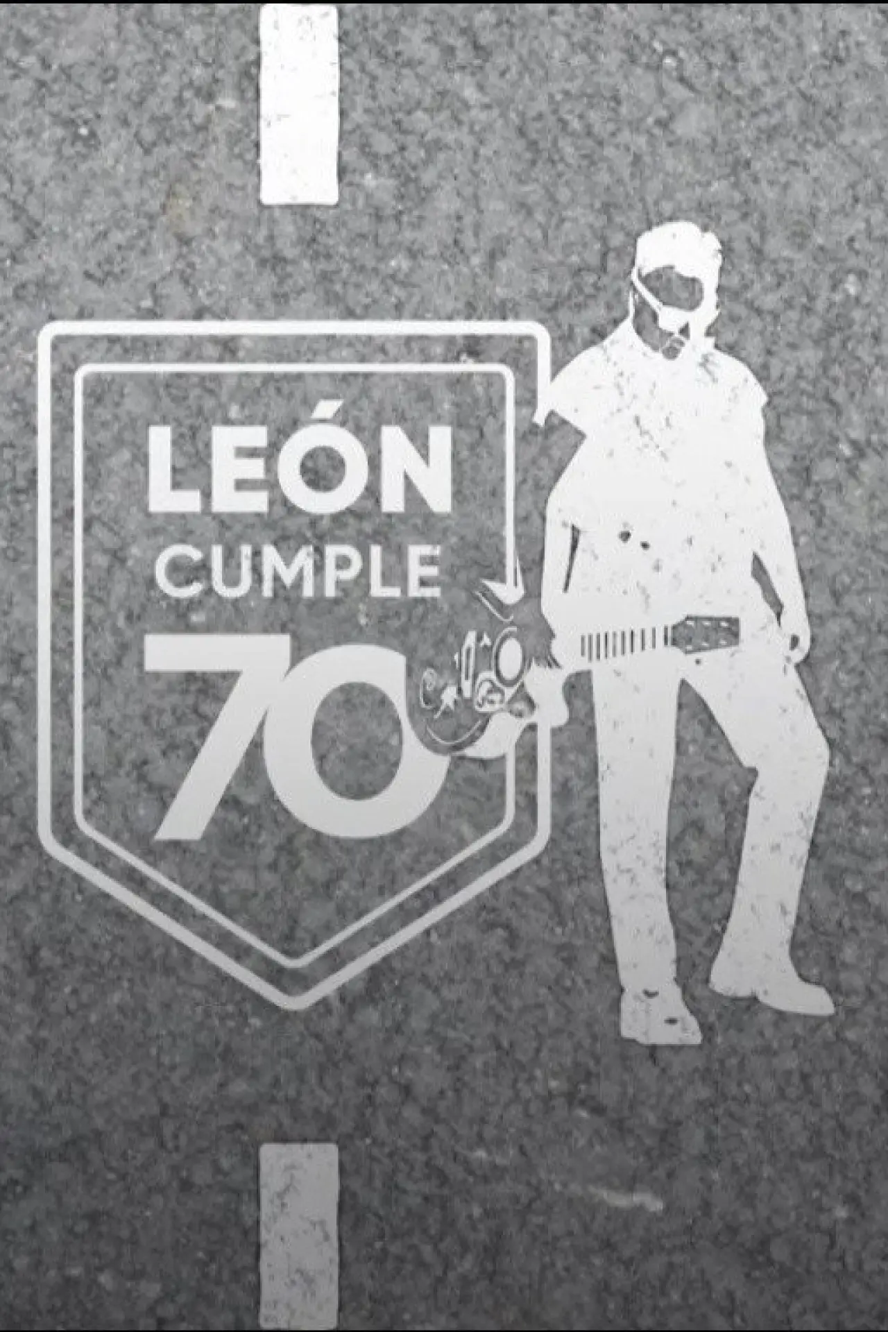 Plakat filmowy "León cumple"