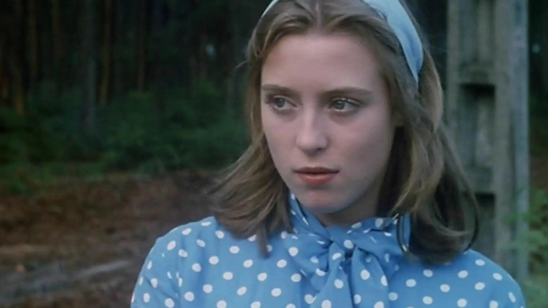 Wideo do filmu Młoda dziewczyna — Une vraie jeune fille [A Real Young Girl](1976) by Catherine Breillat, Clip:A crotch/The female gaze