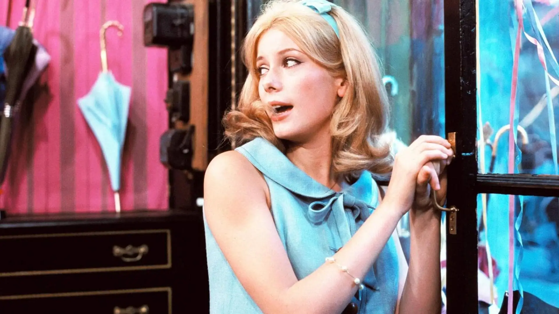 Wideo do filmu Parasolki z Cherbourga — New trailer for The Umbrellas of Cherbourg - back in cinemas 6 December | BFI