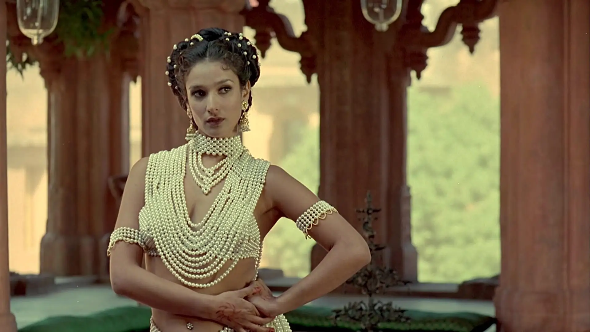 Wideo do filmu Kama Sutra: A Tale of Love — Kamasutra A Tale of Love | Trailer | Rekha | Indira Varma | Naveen Andrews