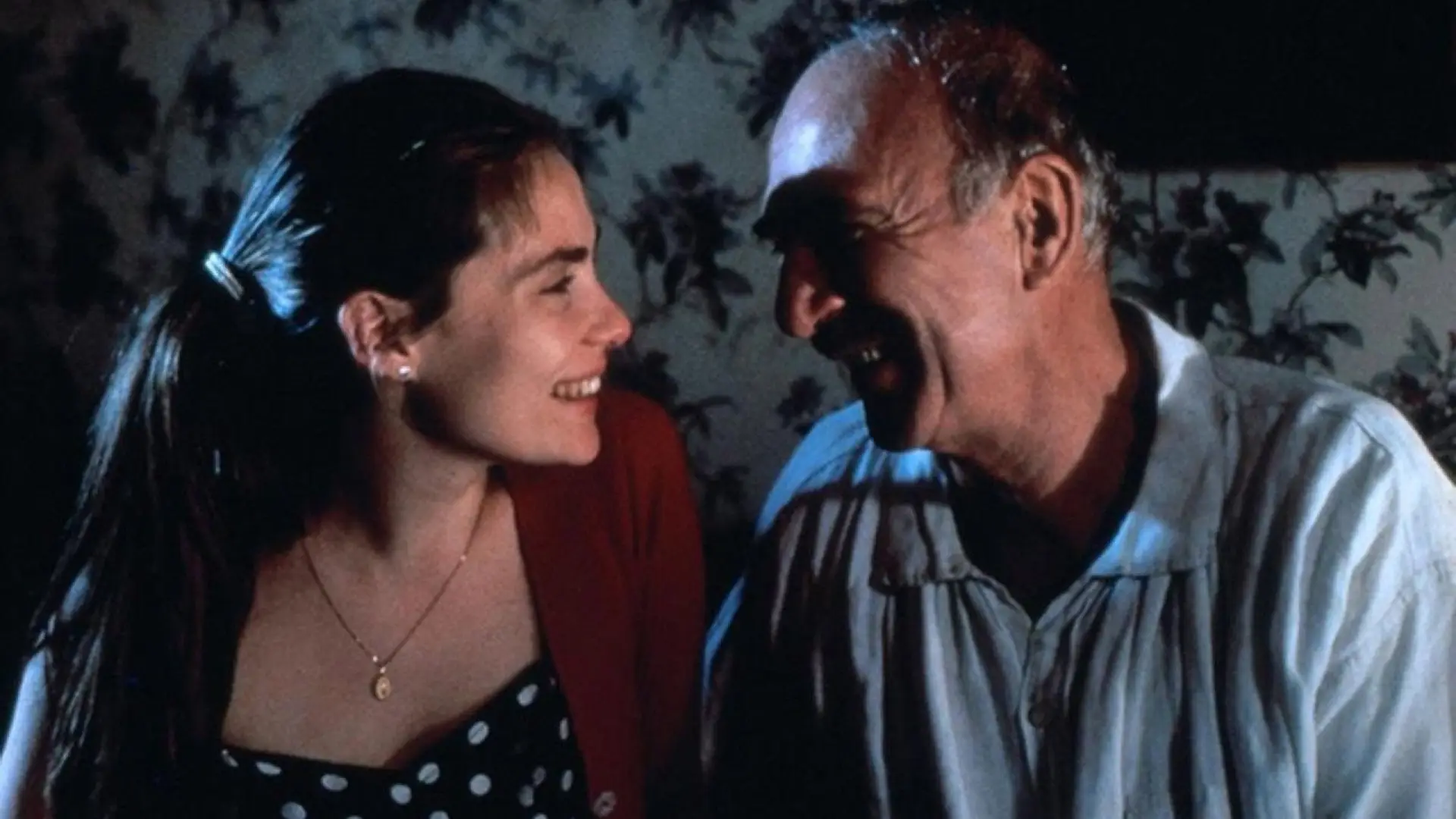 Wideo do filmu Le Sourire — Déboire amoureux dans  "Le Sourire" (Claude Miller-1994)
