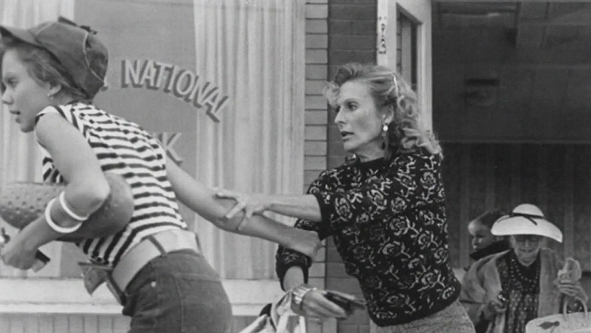 Wideo do filmu Crazy Mama — Crazy Mama (1975) Original Trailer [FHD]