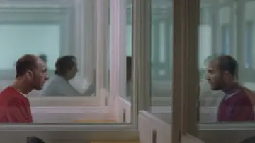 Zasłona do filmu "Porozmawiaj z nią" #985962
