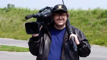 Zasłona do filmu "Zabawy z bronią" #388544