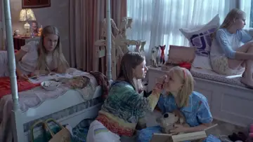 Zasłona do filmu "Przekleństwa Niewinności" #240223