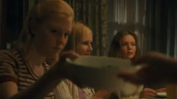 Zasłona do filmu "Przekleństwa Niewinności" #790599