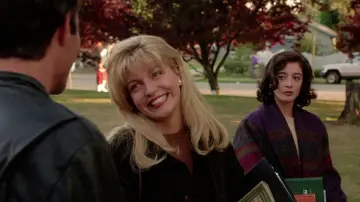 Zasłona do filmu "Miasteczko Twin Peaks: Ogniu krocz za mną" #643178