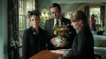 Zasłona do filmu "Zgon na pogrzebie" #892942