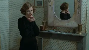 Zasłona do filmu "Violette Nozière" #1127046