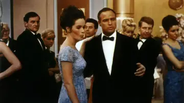 Zasłona do filmu "Hrabina z Hongkongu" #358849