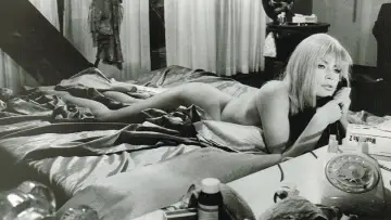 Zasłona do filmu "Jedna na drugiej" #1088474