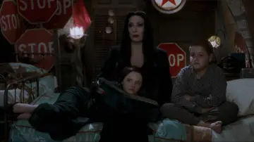 Zasłona do filmu "Rodzina Addamsów" #805589
