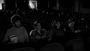 Zasłona do filmu "Inaczej niż w raju" #237114