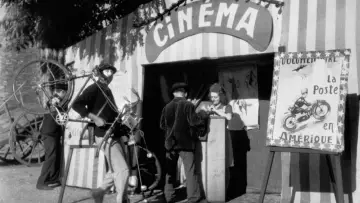 Zasłona do filmu "Dzień świąteczny" #926471