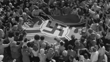 Zasłona do filmu "Paris brûle-t-il?" #1010258
