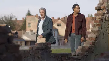 Zasłona do filmu "W pogoni za zbrodniarzem" #412216