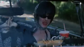 Zasłona do filmu "Elvira, władczyni ciemności" #278269