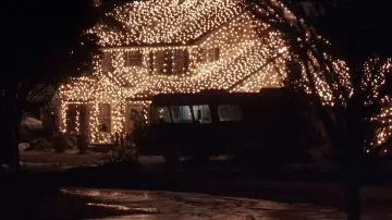 Zasłona do filmu "W krzywym zwierciadle: Witaj, Święty Mikołaju" #676775