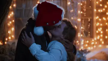 Zasłona do filmu "W krzywym zwierciadle: Witaj, Święty Mikołaju" #676830