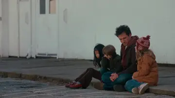 Zasłona do filmu "Ja cię kocham, a ty z nim" #950630