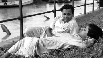 Zasłona do filmu "অপরাজিত" #1027918