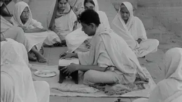 Zasłona do filmu "অপরাজিত" #1027927