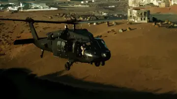 Zasłona do filmu "Helikopter w ogniu" #600924