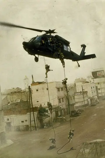 Plakat do filmu "Helikopter w ogniu" #600975