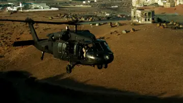 Zasłona do filmu "Helikopter w ogniu" #761791