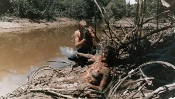 Zasłona do filmu "Nadzy i rozszarpani" #725475