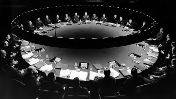 Zasłona do filmu "Doktor Strangelove, lub jak przestałem się martwić i pokochałem bombę" #177627